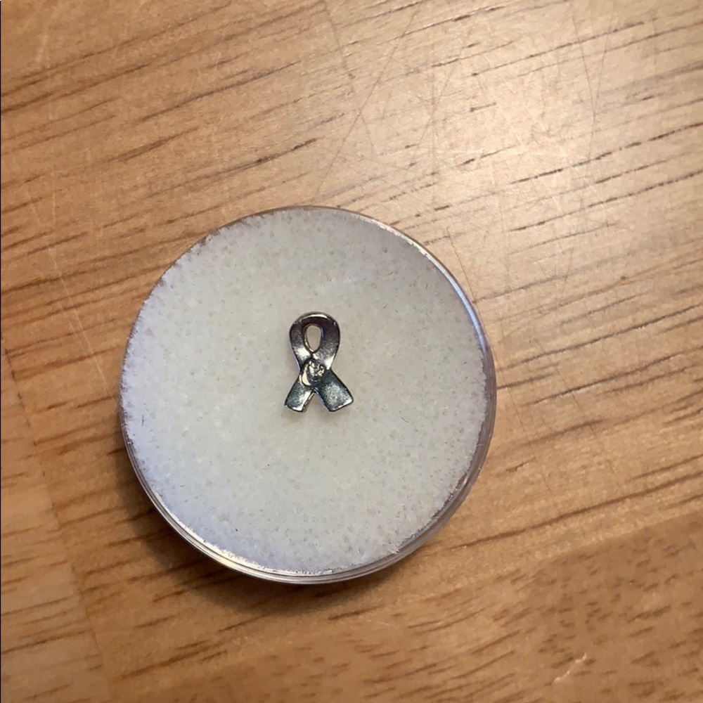 Origami Owl Red Awareness Ribbon Charm - Picture 2 of 2